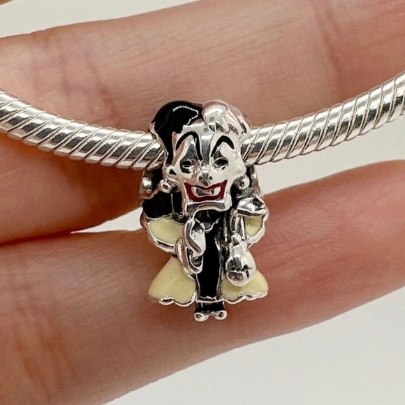 Disney villains Cruella Deville .925 charm - Picture 1 of 2